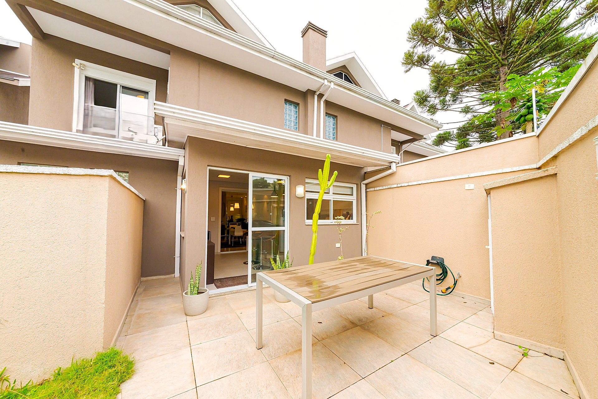 Imagem do imovel Linda Casa em Condomínio, mobiliada, 4 suítes, 241m² no Jardim Social