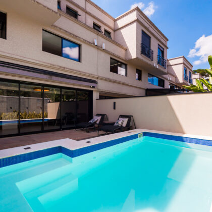 Imagem do imovel Casa em condomínio com piscina aquecida no Campo Comprido